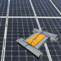 Remote Control Crawler Solar Cleaning Robot SST-R02